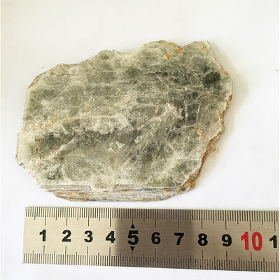 Hoja de mica de moscovita de transporte de forma irregular con un contenido óptimo de MgO de 0,3-5,4%