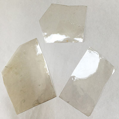 Hoja de mica de moscovita de transporte de forma irregular con un contenido óptimo de MgO de 0,3-5,4%