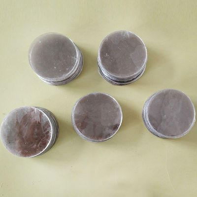 Lámina de mica de rubí moscovita de transporte irregular para microondas con un contenido de 0,4-0,6 CaO